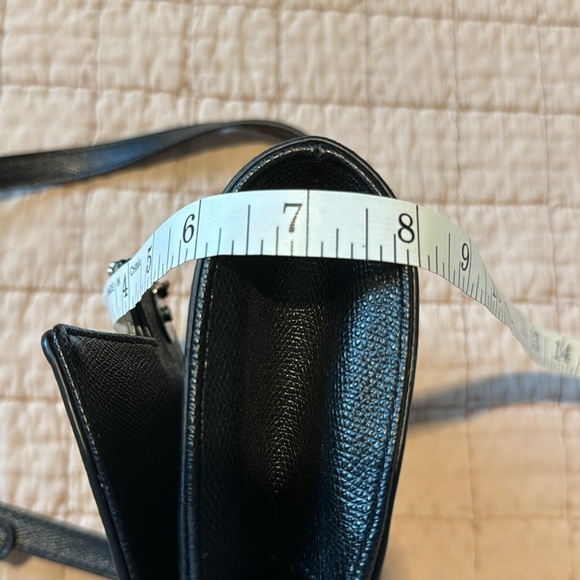 Guess Crossbody - Picture 6 of 6